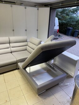 ROHOVÁ SEDAČKA, textil, světle šedá - 4