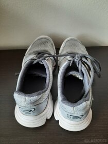 Sportovní boty Decathlon vel. 39 - 4