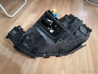 Levé přední světlo na Mercedes Benz GLE - 4