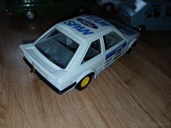 Ford esccort 1:24 bburago - 4
