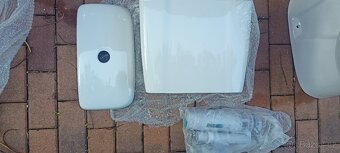 2x nové WC nádrže se splachovanim. 1x kombi WC. - 4
