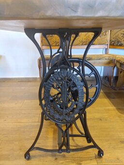 Jídelní stůl pro 4 osoby - MASIVNÍ DŘEVO- BŘÍZA - 4