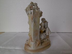 Krásné staré sousoší, zn. Pompadour. - 4