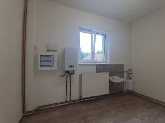 Pronájem-hala pro výrobu, sklad 144 m2 + 90 m2 parking - 4