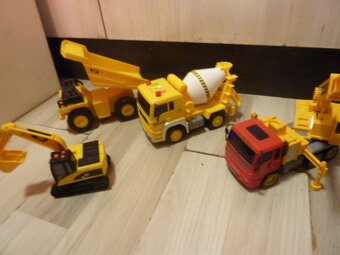 HRAČKY-NÁKLADNÍ AUTA,JEŘÁBY,BAGRY,MÍCHAČKY AUTODR. - 4
