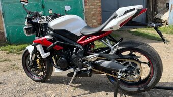 Triumph Street Triple 675r (2013) - 4