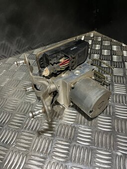 //Jednotka ABS Mercedes W211// - 4
