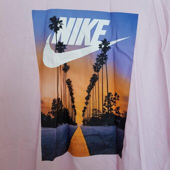 Koupím tričko Nike air graphic tee - 4