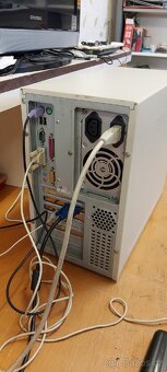Retro počítač Celeron 800 mhz, 256 MB ram, Windows 98 - 4