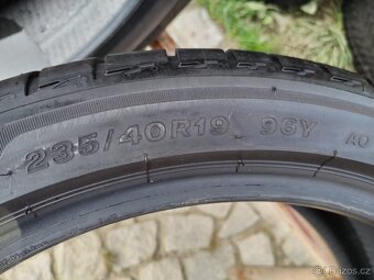 235/40/19 letni pneu BRIDGESTONE 235/40 R19 - 4