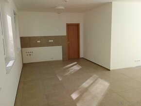 Pronájem komerčních prostor - Vsetín, ul.4.května - 4