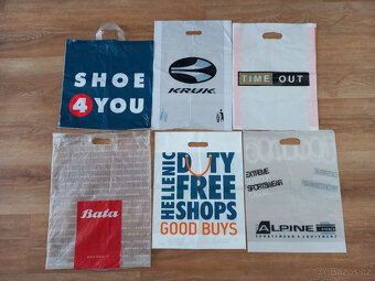 Prodám různé zachovalé igelitové tašky - i jednotlivě - 4