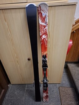 Sjezdové carvingové lyže Atomic MINX v délce 141 cm - 4