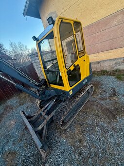 Minibagr Volvo EC25 - 4