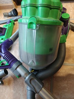 Vysavač Dyson DC08 - 4