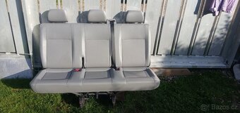 PRODÁM ZADNÍ TROJSEDAČKU DO VW TRANSPORTER T5 ŠEDÁ PĚKNÁ - 4