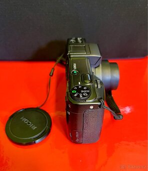 Ricoh Caplio GX100 – 10.0 MP (na náhradní díly) - 4