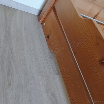 Postel z borovicového dřeva - 4