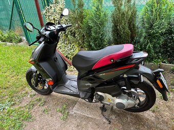 Aprilia SR 125 Motard - 4
