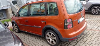 Volkswagen Touran Crocs v horším stavu ale pojízdný. - 4