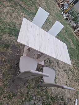 Jidelni stul + 4 zidle - 4