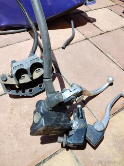 Náhradní díly na Kawasaki ER 5 - 4