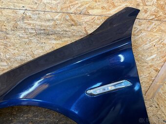 LEVÝ PŘEDNÍ BLATNÍK BMW F10/F11 IMPERIALBLAU BRILLANTEEFEKT - 4