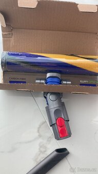 Dyson vysavač v12 detect - 4