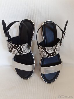 Prodám dámské sandály vel. 38 stélka 23,8 - 4