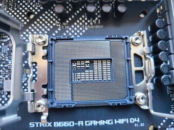 Asus STRIX B660A gaming d4 + paměti 16gb ddr4 - 4
