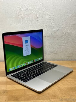 MacBook Pro 13” 2018/16GB RAM/Intel i7/256GB SSD/ Záruka - 4