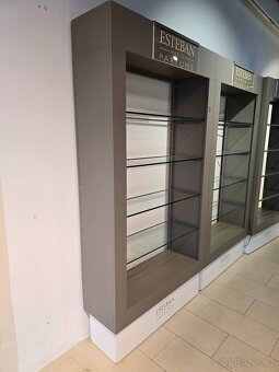 Regálová skříň – vybavení prodejny–likvidace č. 022-023-024 - 4