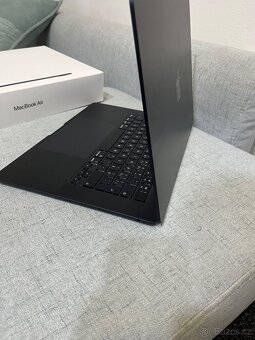 MacBook Air 15” M4 (2024) Top stav - 4