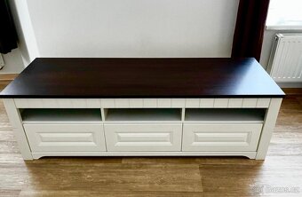 Kvalitní a pohodlná sedačka s taburetem, stůl, TV stolek - 4