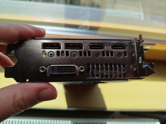 ASUS GeForce ROG STRIX GAMING GTX1070 8GB - 4