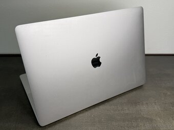 MacBook Pro 16'' 2019 / i7 / 16GB / 512GB SSD / Silver - D - 4