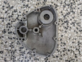 Kryty motoru na Triumph 650 - 4