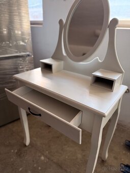 Kosmetický stolek se zrcadlem - 4