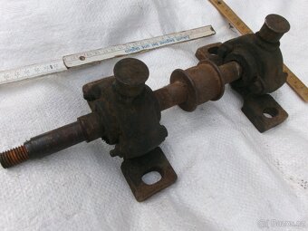 prodám různé hřídele, železné a dřevěné kolečka..... Železné - 4