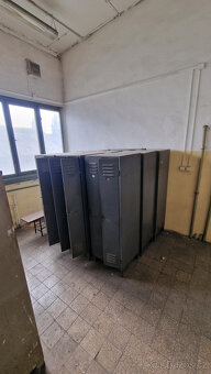 plechová šatní skříň - 4