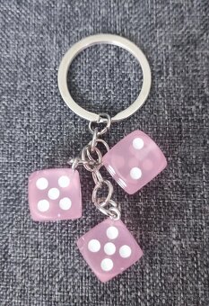 Různé nové klíčenky . - 4