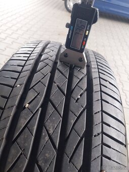 Prodám 2 x letní pneu Bridgestone 215/60/17 - 4