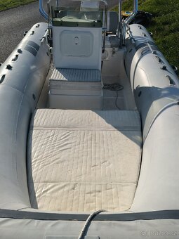 Prodám motorový RIB člun 40HP - 4
