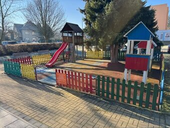 Dětské hřiště se skluzavkou - 4