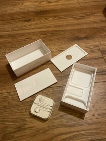 iPhone 5s krabicka + orig. sluchatka - 4