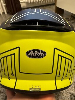 Helma na motorku Airoh Spark zánovní - 4