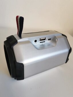 Bluetooth reproduktor s rádiem, původně 990 kč - 4