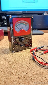 Historický analogový francouzský multimetr VOC - 4