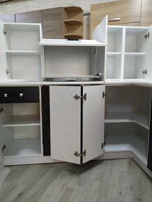 Černo-bílá kuchyňská linka - 4