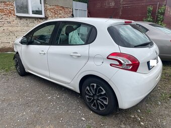 Peugeot 208 1.0i, r.2015, klima - 4